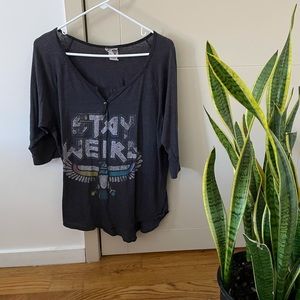 JUNKFOOD “stay weird” top